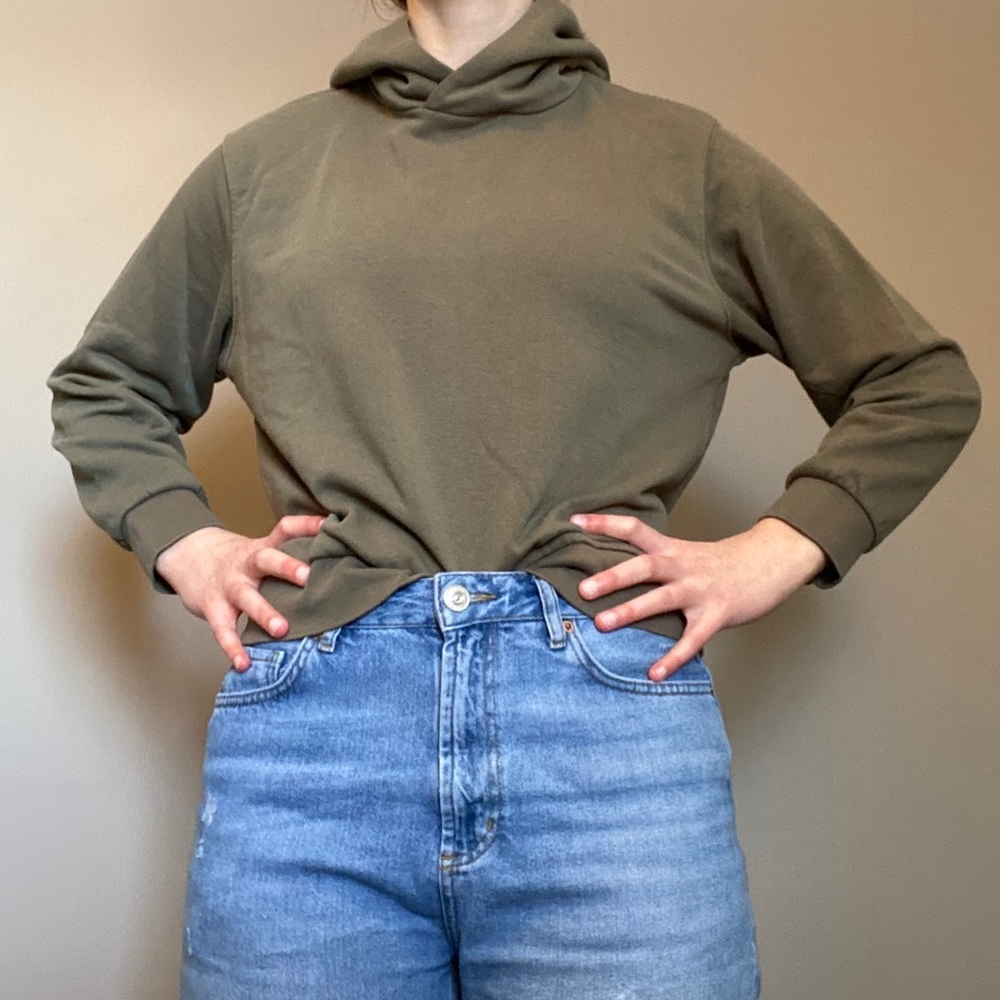 ✨3/10✨H&M Olive Green Hooded Sweater